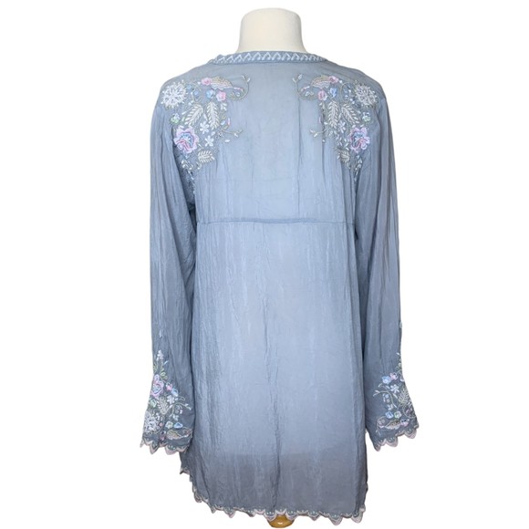 Johnny Was Women Embroidered Floral Mayan Tunic in Fog Small Scalloped Hem - Picture 4 of 16